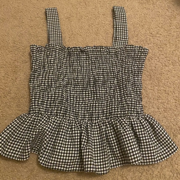 Tops - SHEIN ruffle crop top